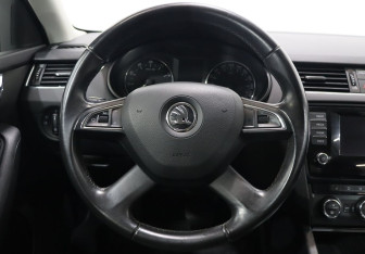 Подержанный автомобиль Skoda Octavia Liftback 2013 года (15 фото)