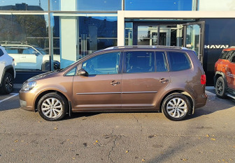 Подержанный автомобиль Volkswagen Touran 2012 года (8 фото)