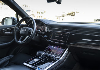 Подержанный автомобиль Audi Q7 2019 года (9 фото)