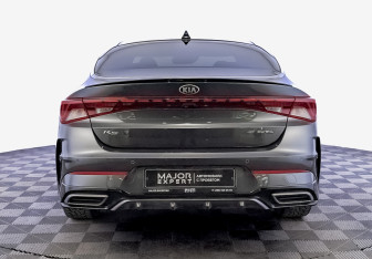 Подержанный автомобиль Kia K5 2021 года (6 фото)