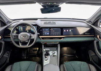 Подержанный автомобиль Geely Monjaro 2024 года (14 фото)