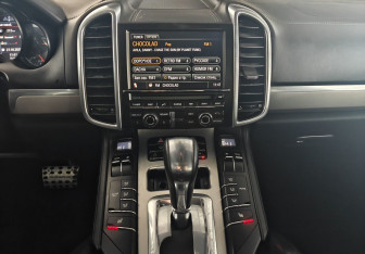 Подержанный автомобиль Porsche Cayenne 2010 года (13 фото)