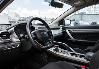 Подержанный автомобиль Geely Coolray 2023 года (9 фото)