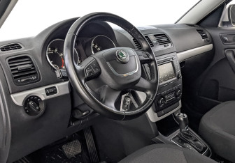 Подержанный автомобиль Skoda Yeti 2013 года (15 фото)