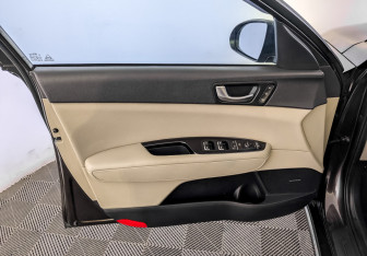 Подержанный автомобиль Kia Optima Sedan 2017 года (19 фото)