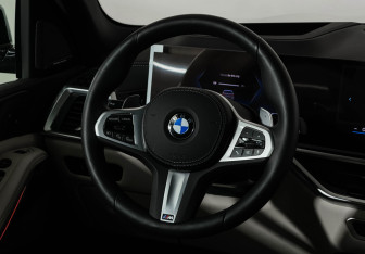 Подержанный автомобиль BMW X5 2025 года (15 фото)