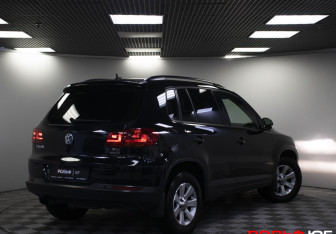 Подержанный автомобиль Volkswagen Tiguan 2013 года (23 фото)
