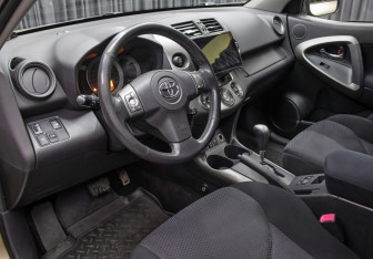Подержанный автомобиль Toyota RAV4 2009 года (16 фото)