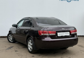 Подержанный автомобиль Hyundai Sonata 2005 года (7 фото)