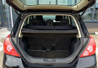 Подержанный автомобиль Nissan Tiida Hatchback 2007 года (10 фото)