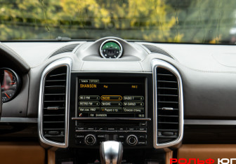 Подержанный автомобиль Porsche Cayenne 2014 года (12 фото)