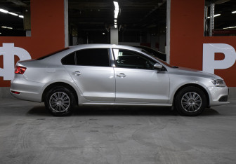 Подержанный автомобиль Volkswagen Jetta Sedan 2013 года (4 фото)