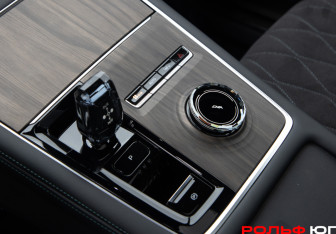 Подержанный автомобиль Geely Monjaro 2025 года (15 фото)