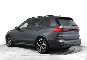 Подержанный автомобиль BMW X7 2020 года (7 фото)