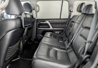 Подержанный автомобиль Toyota Land Cruiser Suv 2017 года (12 фото)