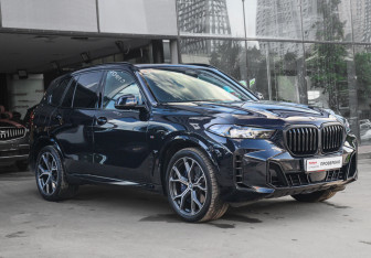 Подержанный автомобиль BMW X5 2025 года (3 фото)