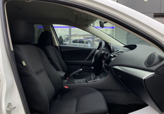 Подержанный автомобиль Mazda 3 Sedan 2012 года (18 фото)