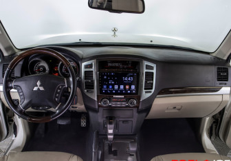 Подержанный автомобиль Mitsubishi Pajero 2019 года (10 фото)