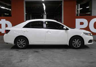 Подержанный автомобиль Toyota Allion 2016 года (4 фото)