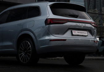 Подержанный автомобиль AITO M7 2023 года (28 фото)