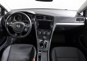 Подержанный автомобиль Volkswagen Golf Wagon 2018 года (9 фото)