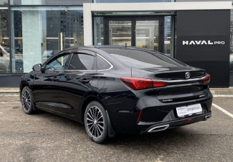 Подержанный автомобиль Changan Eado Plus 2023 года (7 фото)