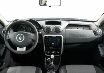 Подержанный автомобиль Renault Duster 2014 года (6 фото)