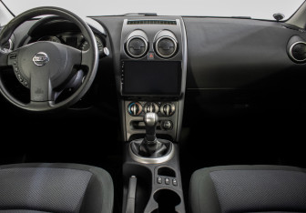 Подержанный автомобиль Nissan Qashqai 2010 года (11 фото)