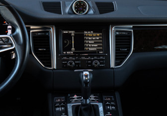 Подержанный автомобиль Porsche Macan 2014 года (10 фото)