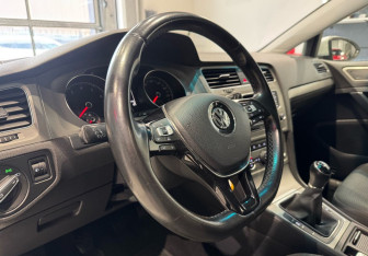 Подержанный автомобиль Volkswagen Golf Hatchback 2014 года (13 фото)