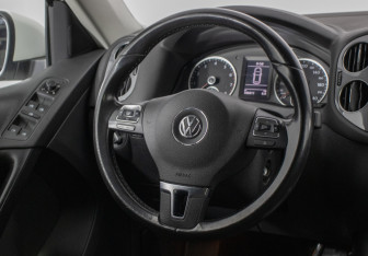 Подержанный автомобиль Volkswagen Tiguan 2013 года (15 фото)