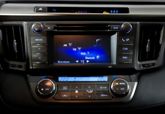 Подержанный автомобиль Toyota RAV4 2014 года (15 фото)