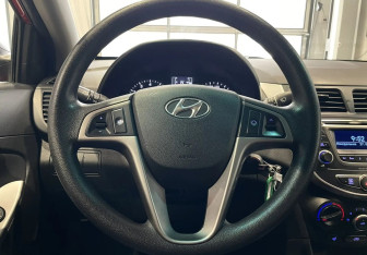 Подержанный автомобиль Hyundai Solaris Sedan 2015 года (13 фото)