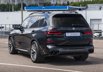Подержанный автомобиль BMW X7 2021 года (7 фото)