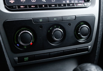 Подержанный автомобиль Skoda Octavia Liftback 2010 года (16 фото)