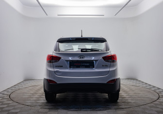 Подержанный автомобиль Hyundai ix35 2012 года (6 фото)