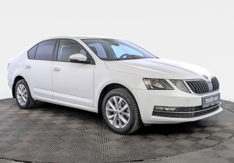 Подержанный автомобиль Skoda Octavia Liftback 2018 года (3 фото)