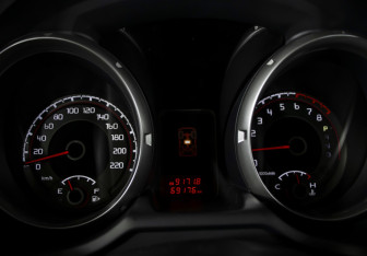 Подержанный автомобиль Mitsubishi Pajero 2014 года (11 фото)