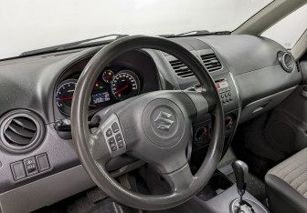 Подержанный автомобиль Suzuki SX4 Hatchback 2012 года (13 фото)