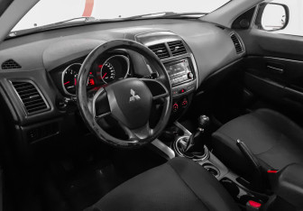 Подержанный автомобиль Mitsubishi ASX 2013 года (7 фото)