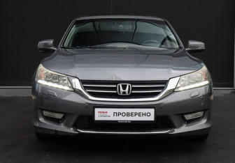 Подержанный автомобиль Honda Accord Sedan 2013 года (2 фото)