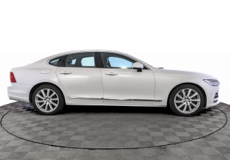 Подержанный автомобиль Volvo S90 2019 года (4 фото)