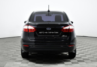Подержанный автомобиль Ford Fiesta Sedan 2017 года (6 фото)