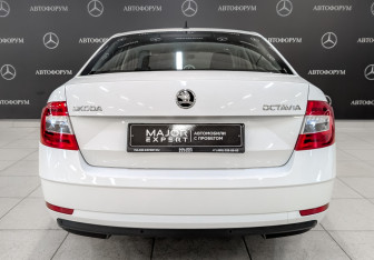 Подержанный автомобиль Skoda Octavia Liftback 2019 года (6 фото)