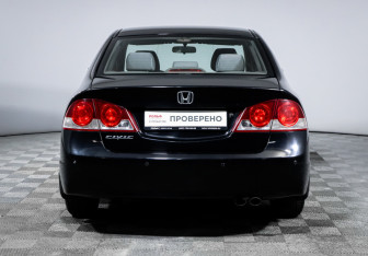 Подержанный автомобиль Honda Civic Sedan 2007 года (6 фото)