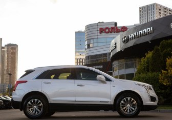 Подержанный автомобиль Cadillac XT5 2017 года (3 фото)