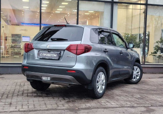 Подержанный автомобиль Suzuki Vitara 2021 года (8 фото)