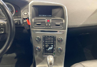 Подержанный автомобиль Volvo XC60 2012 года (16 фото)