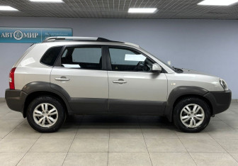 Подержанный автомобиль Hyundai Tucson 2008 года (4 фото)