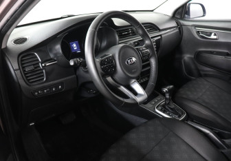 Подержанный автомобиль Kia Rio Sedan 2019 года (9 фото)